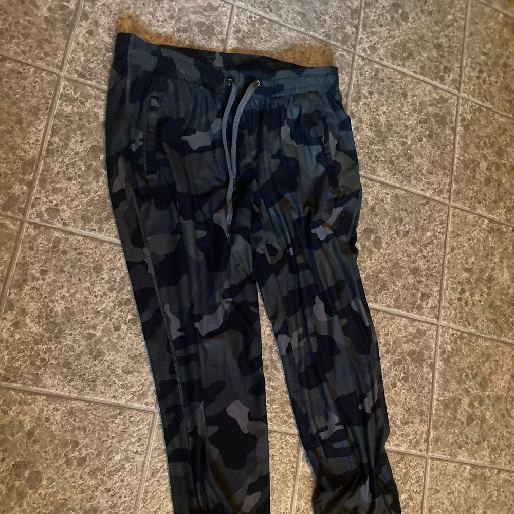 Joggers - Picture 2 of 3